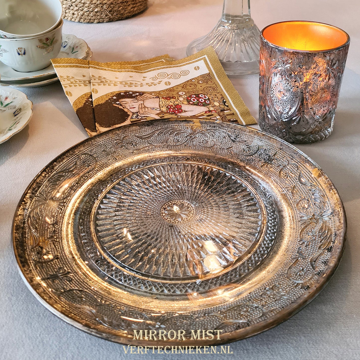 Mirror Mist spiegelspray en decoupage op een glazen bord