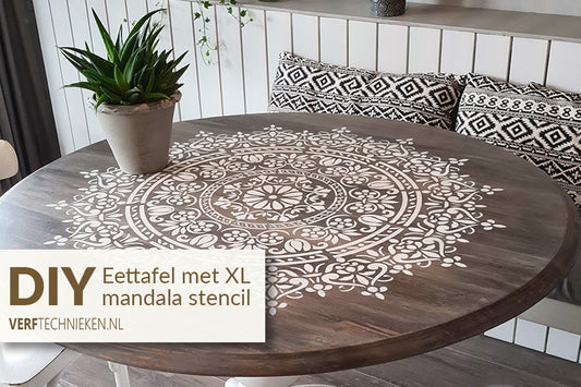 Hoe breng je een XL mandala stencil aan op een eettafel