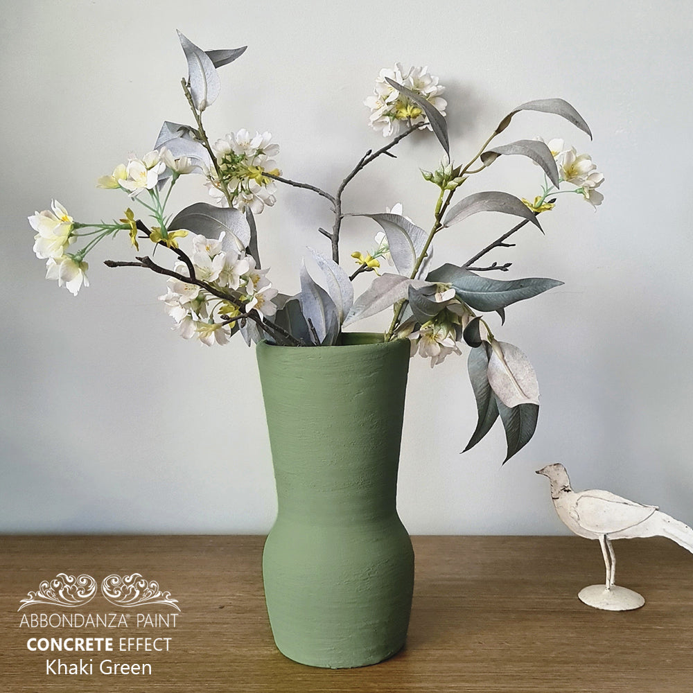 Concrete Effect Khaki Green op een vaas