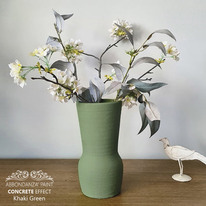 Concrete Effect Khaki Green op een vaas