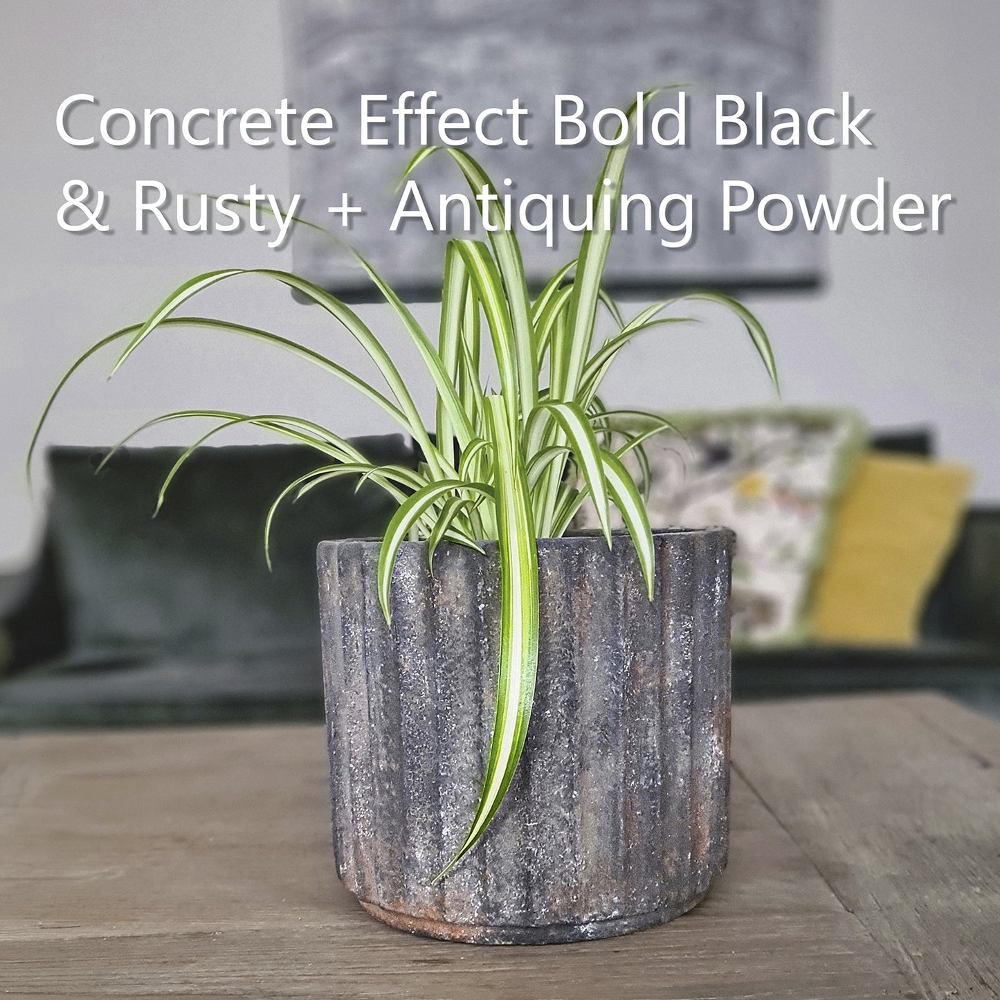 Pot bewerkt met Concrete Effect Bold Black en antiquing powders