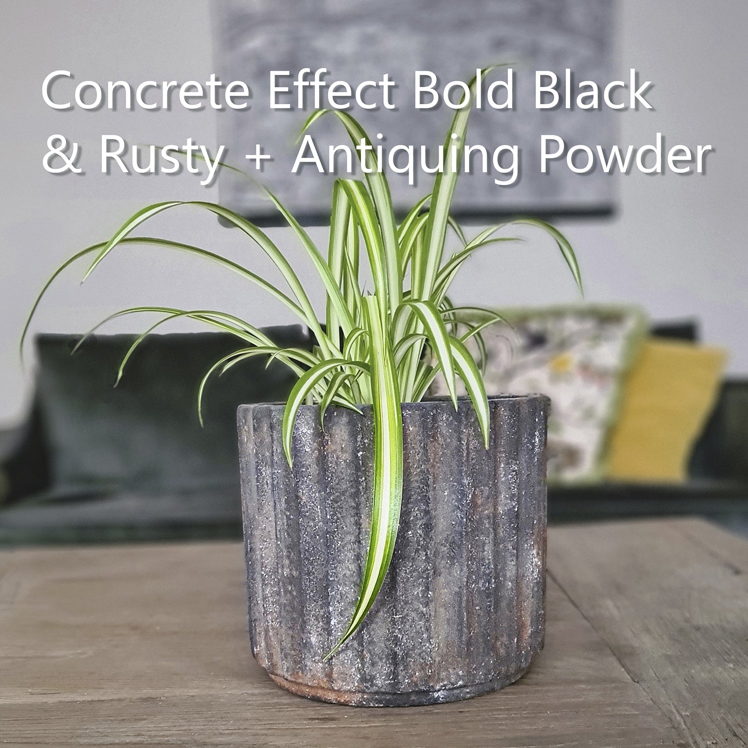 Pot bewerkt met Concrete Effect Bold Black en antiquing powders