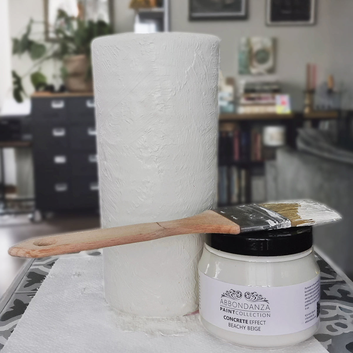 Concrete Effect Beachy Beige vaas verven